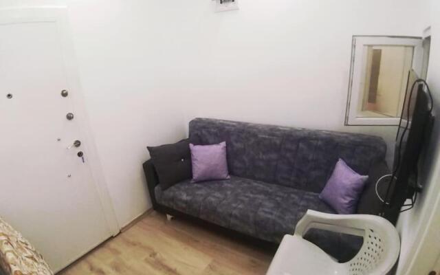 A TINY FLAT IN OLD TOWN AREA 850€ Per mounth