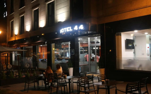 Hotel 44