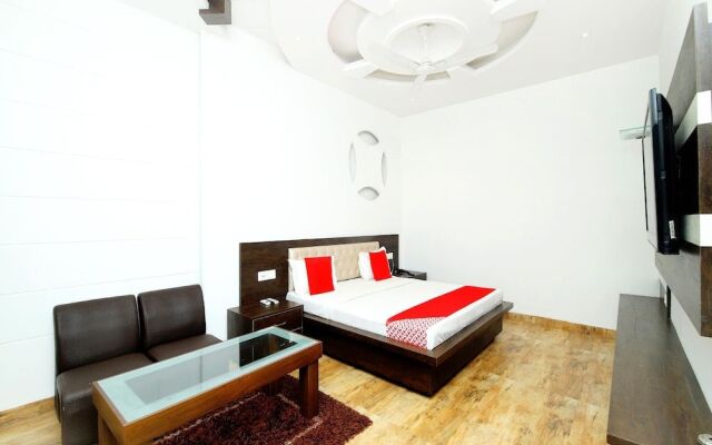 OYO 44541 Hotel Nanda