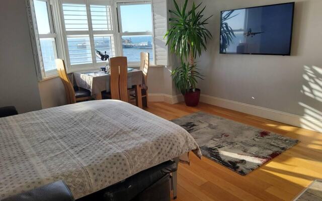 Direct Sea Views, Seafront Location & Free Parking