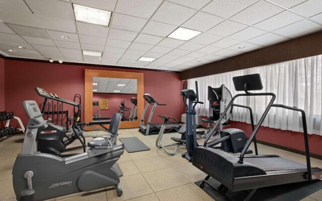 Holiday Inn Long Island-Islip Arpt East by IHG