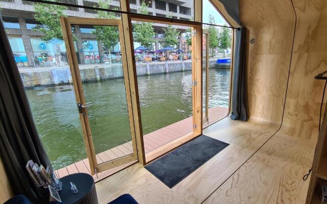 Wikkelboat Nr4 at Floating Rotterdam Rijnhaven