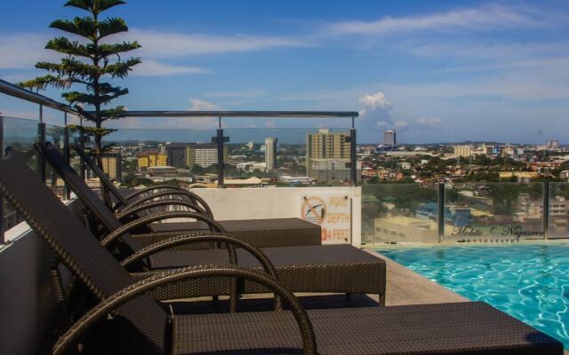 Cebu Infinity Pool Near Mall