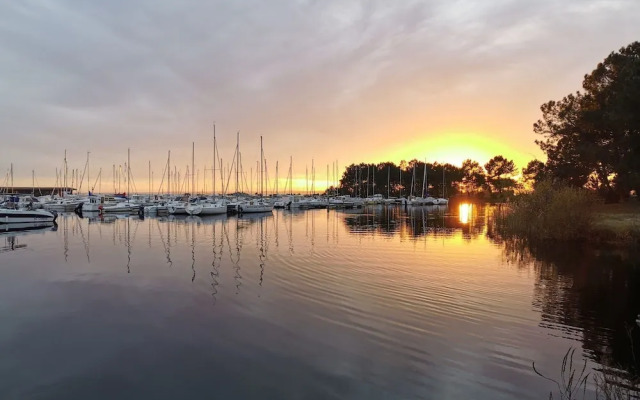 Secluded Chalet in Hourtin With Swimming Pool