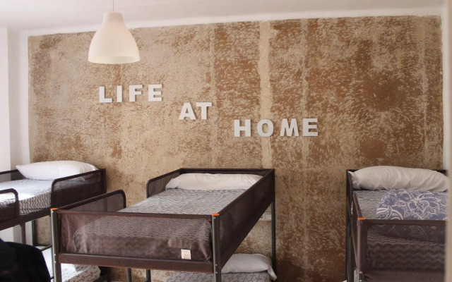 Roomin Hostel