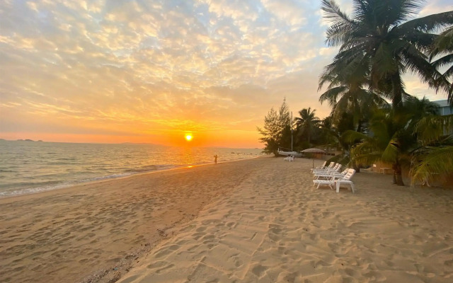 Front Samet Beach house with swimming pool