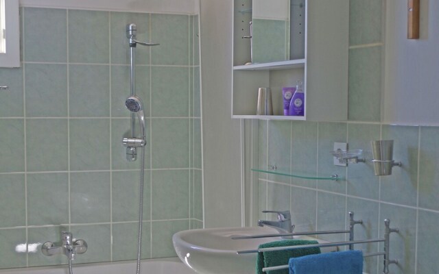 Spacious Villa in Aups With Swimming Pool