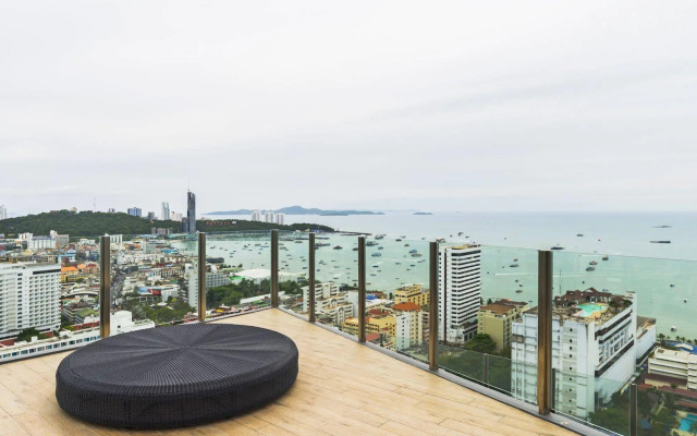 The Base Central Pattaya by Favstay