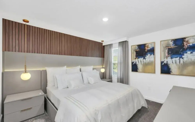 2940 Penel 9 Bedroom Home