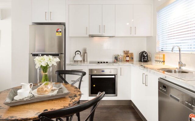 The Manhattan - Central & Sophisticated