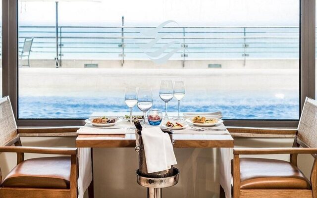 Sesimbra Oceanfront Hotel