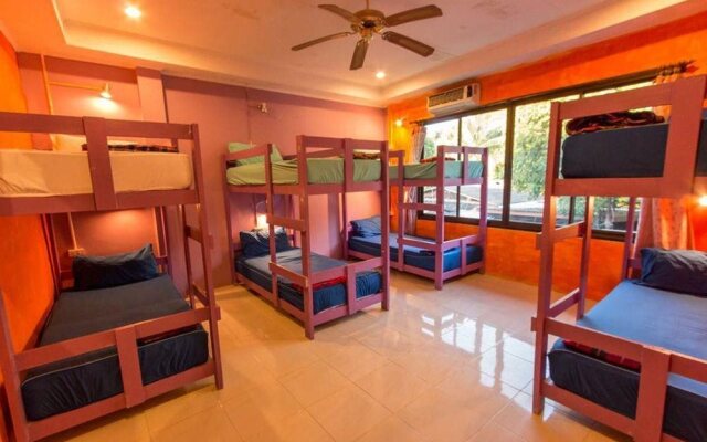 Goodtime Beach Hostel - Adults Only