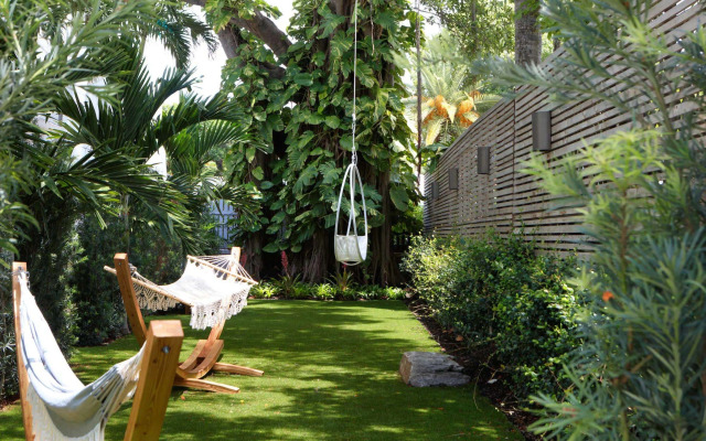 Lighthouse Hotel - Key West Historic Inns