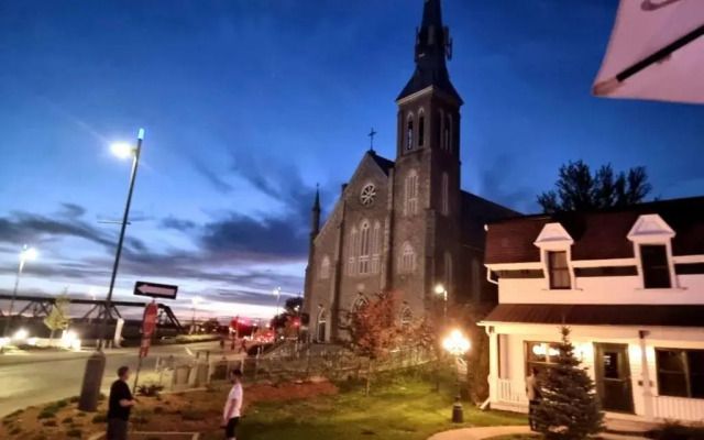 Cozy Spacious 1-BDR Studio #8. FREE Parking