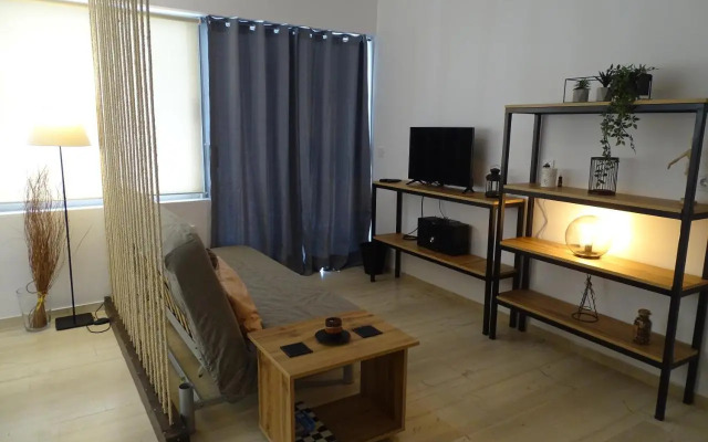 Zeus Bright & New Apartment - 25' walk to the Acropolis