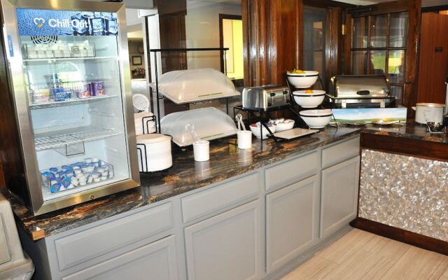 Dunes Express Inn & Suites