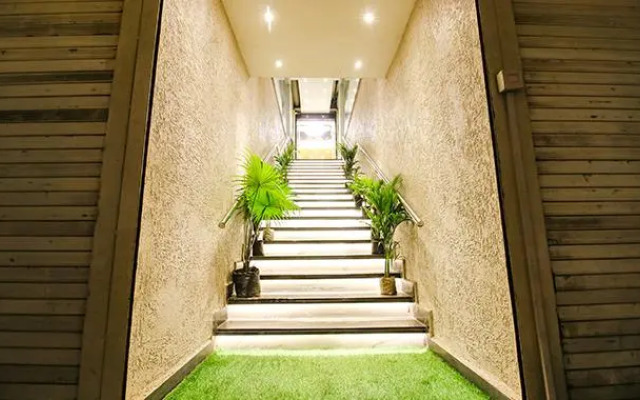 Fabhotel Divine Casa