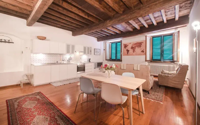 Well-Kept Apartment Short Walk to The Duomo