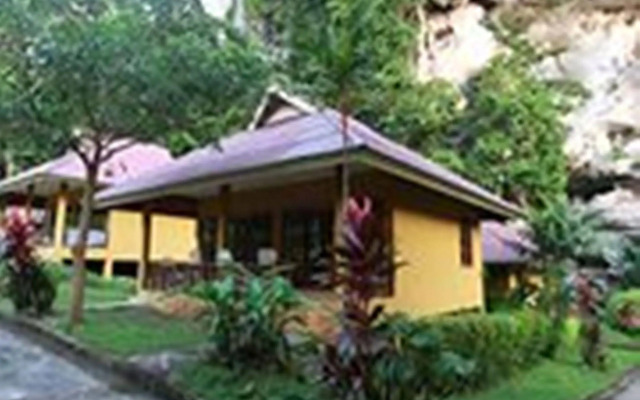 Tonsai Bay Resort