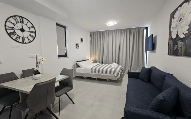 86 LCA - Stay Mackenzie Beach Luxurious Studio