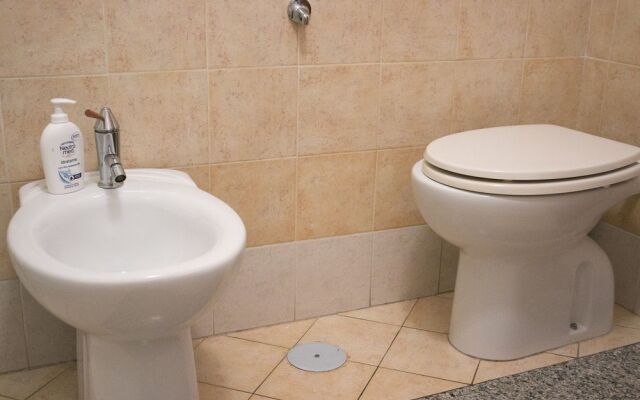 Leone Guesthouse