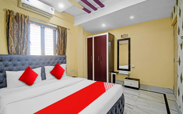 OYO Flagship 80558 Nirwana Gust House Newtown