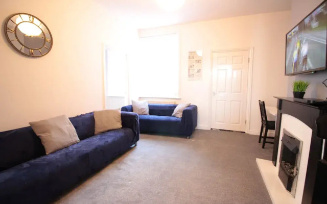 Lovely 2-bed Downstairs Apartment