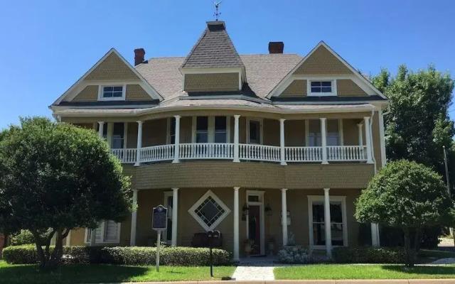 Captain's House on The Lake