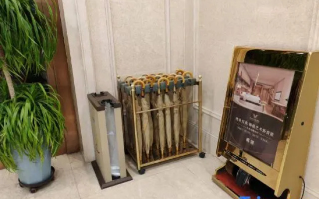 Vienna International Hotel Jinan West Railway Station East Square）