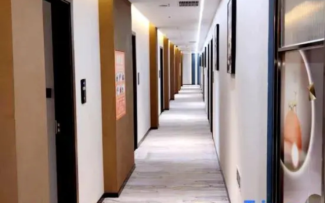 Yilong Lanshe Hotel