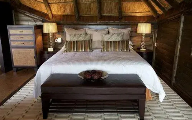 Serena Mivumo River Lodge