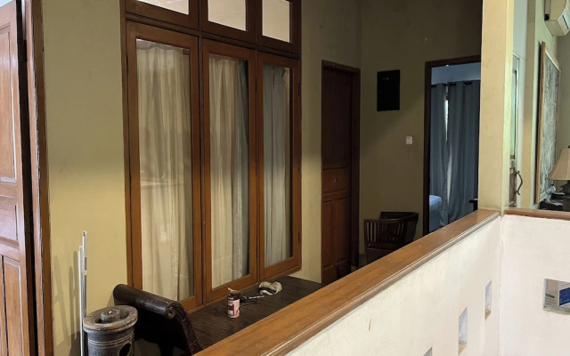 R Residence Jakarta