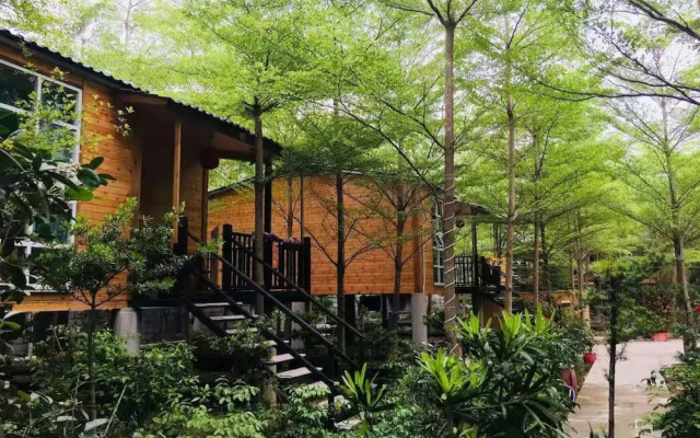 Lanrenyuanlin Hotspring Wooden House