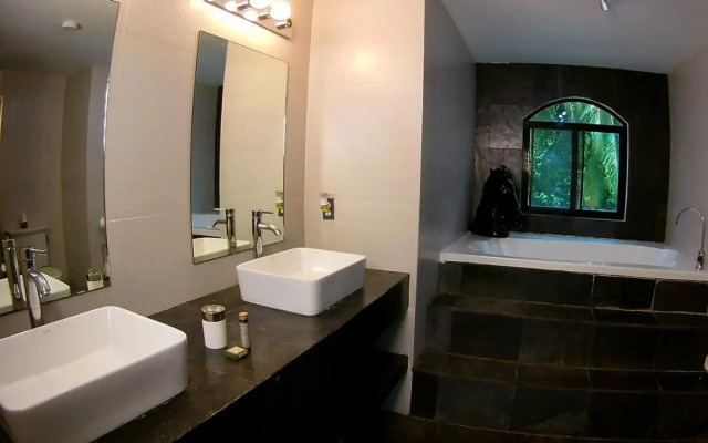 Show Pony Beach Resort and Suites
