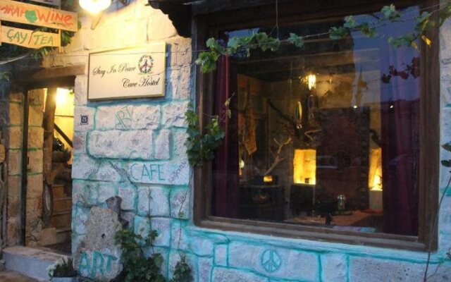Stay In Peace Cave Hostel