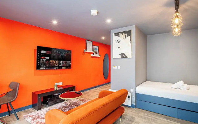Bright and Spacious Studio in Sheffield Centre