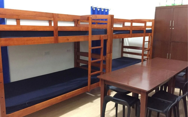 OYO 699 Forbes Hall