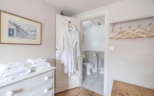 Host Stay The Nest Castleton