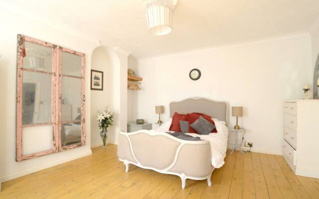 2 Bedroom Apartment Next to the Sea