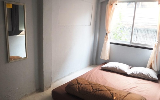 The Local Hostel – Guest Rooms – Chiang Mai