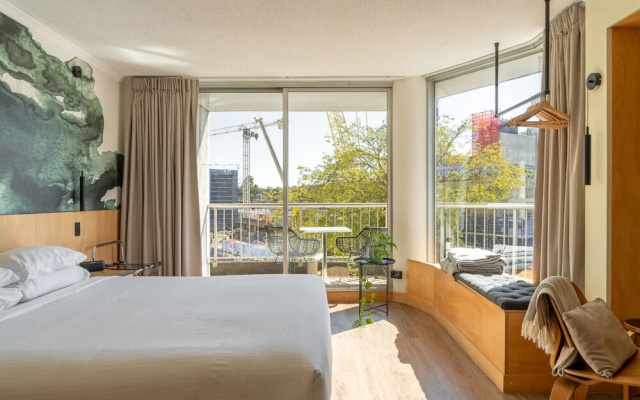 Quirky CBD 1-bed With Pool, Sauna and Balcony – Guest Rooms – Brisbane