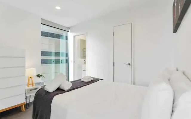 Two Bedroom Apartment - Large Balcony, Central!