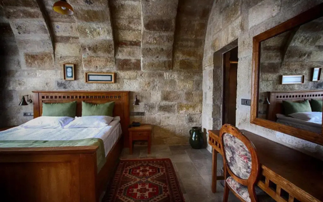1811 Cave Hotel