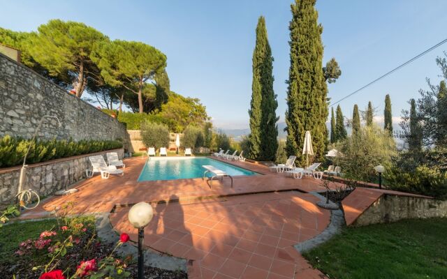 Fattoria Pagnana suites and pool
