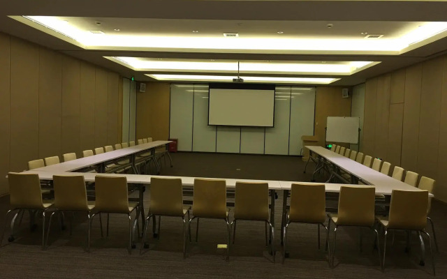 Ji Hotel Shanghai Oriental Pearl Tower