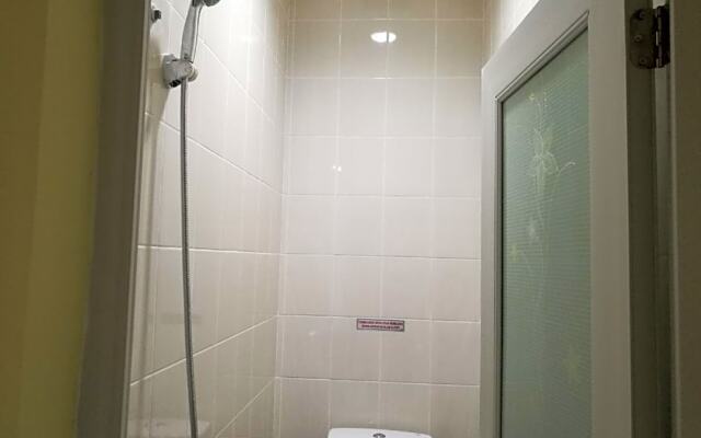 OYO Life 2594 Kost Azarina Syariah