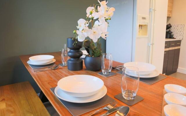 2-bed Apartment in Central Cardiff With Parking