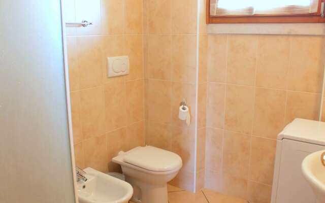 Balletic Holiday Home in Lazise With Swimming Pool