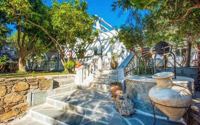 Vista Vaios Rooms & Studios Pension