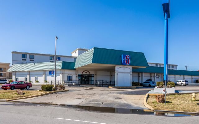 Motel 6 Tulsa OK